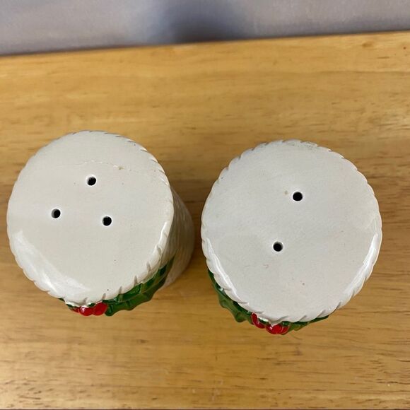 Otagiri Holiday Salt & Pepper Shakers Holly and Berry Vintage - Picture 2 of 7